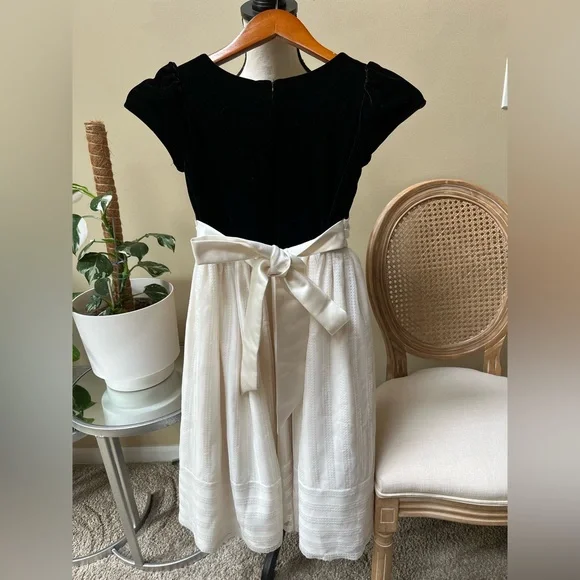 Cinderella Black and White Cap Sleeve Girls Dress - Picture 5 of 6